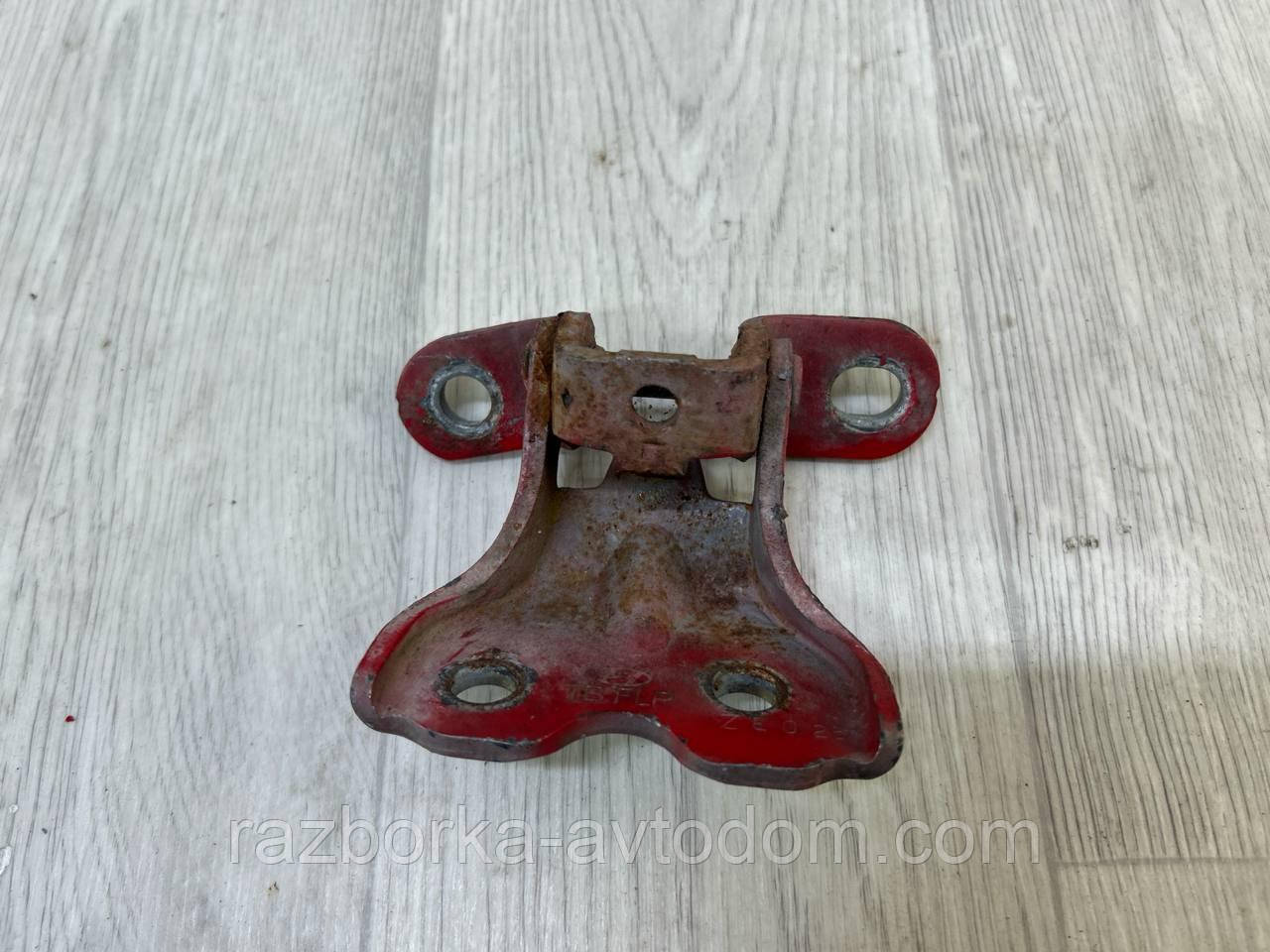 Петля дверей передньої лівої (нижня) Hyundai Getz (2002-2010) OE:793151C000