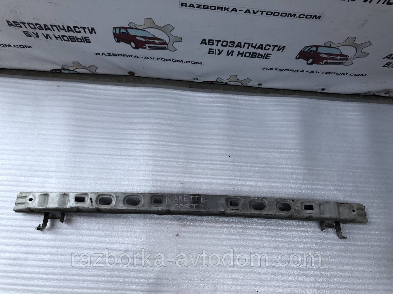 Підсилювач заднього бампера Nissan Vanette C23 (91-01)