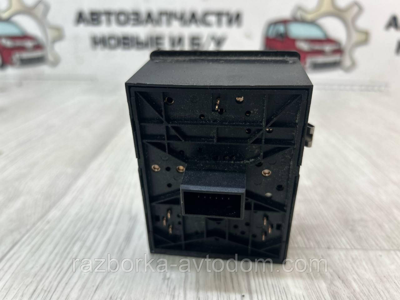 Блок керування світлом Opel Corsa C (00-06) OE:0524119