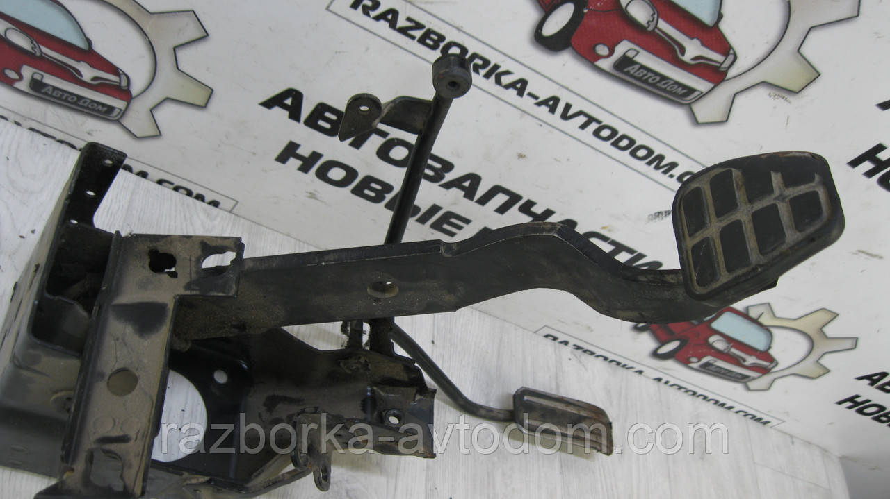 Блок педалей VW T4 (1990-2003) OE: 701721513B