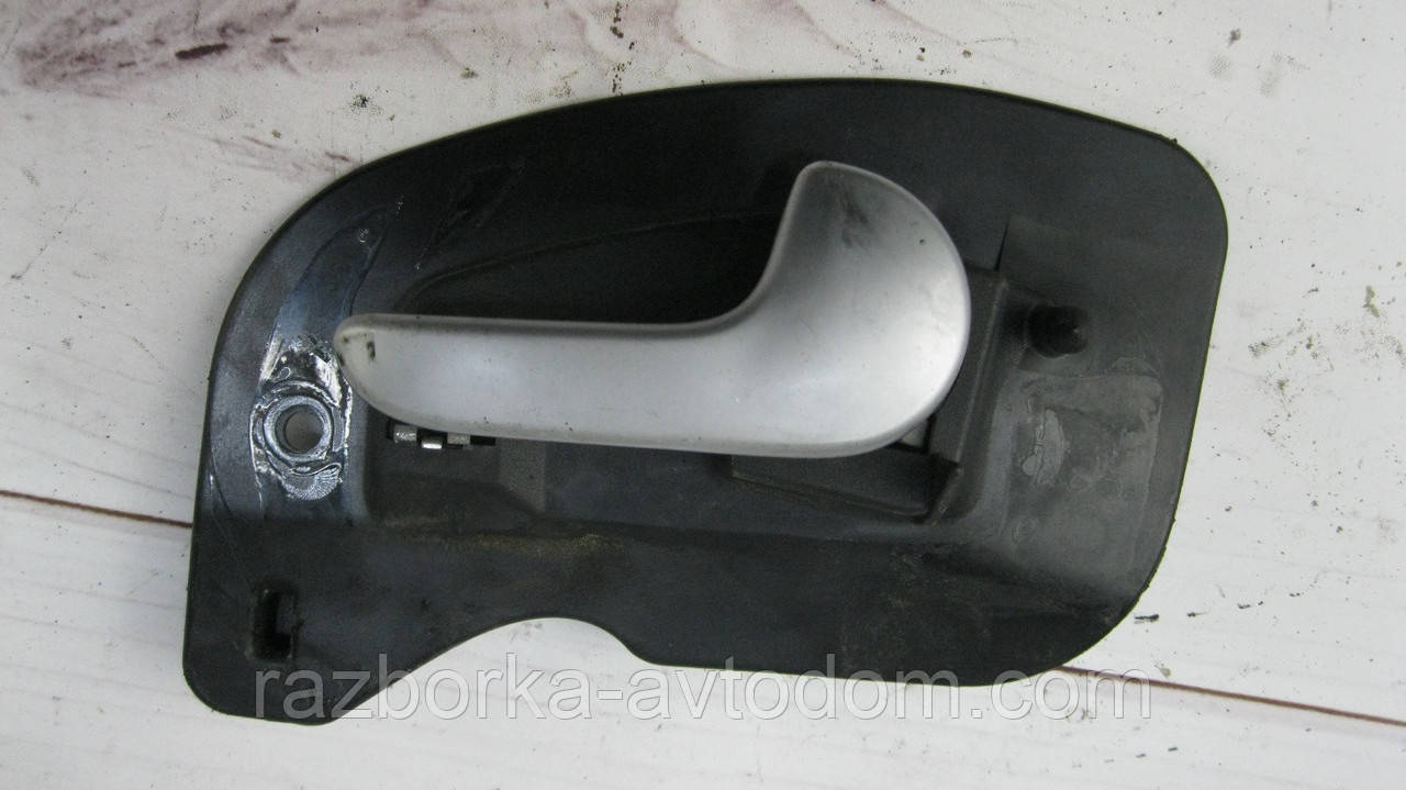 Ручка дверей передньої правої внутрішньої Opel Corsa C (2000-2012) OE:13122297