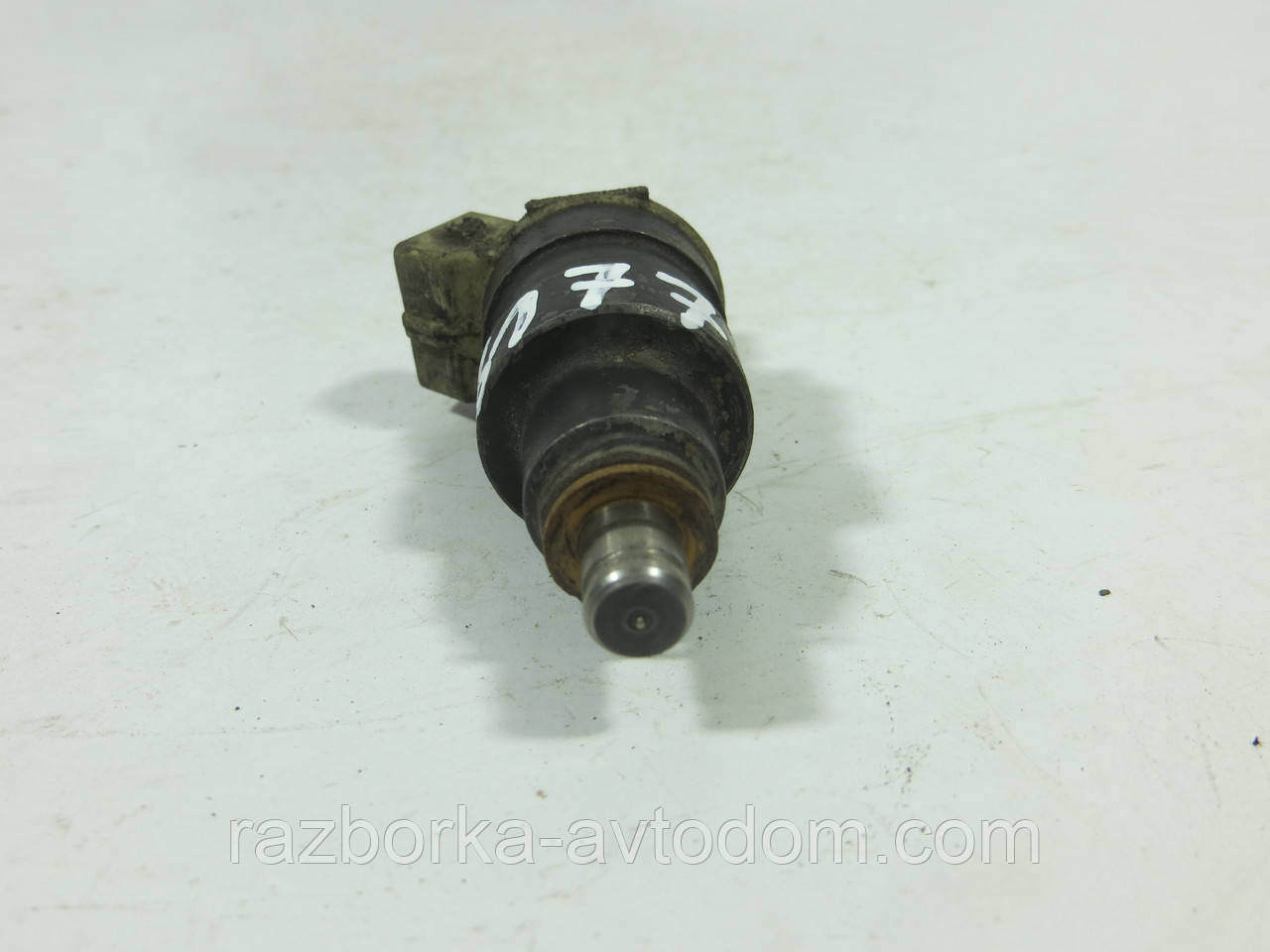 Форсунка бензинова 2.0-2.3i BMW 3 E30, 5 E28 (1982-1994) ОЕ: 0280150208, 13641284408, 7700708959
