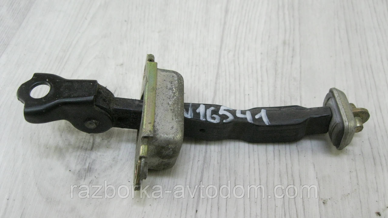 Обмежувач дверей задній правий/лівий Nissan X-trail T30 (2001-2007) OE:824308H300