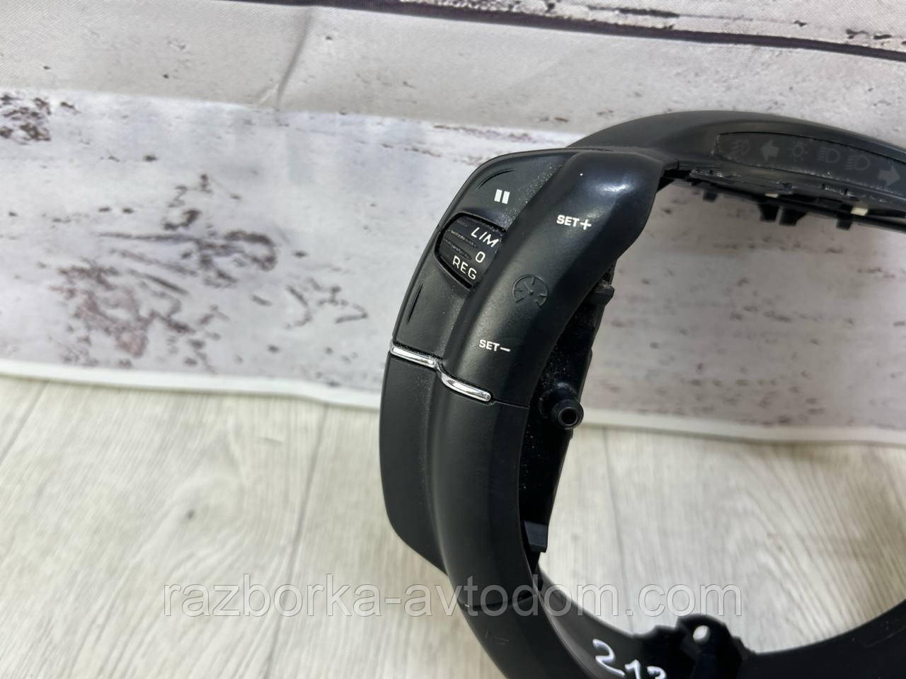 Кнопки керування мультимедія в кермо Citroen C4 (04-10) OE:96497900XT