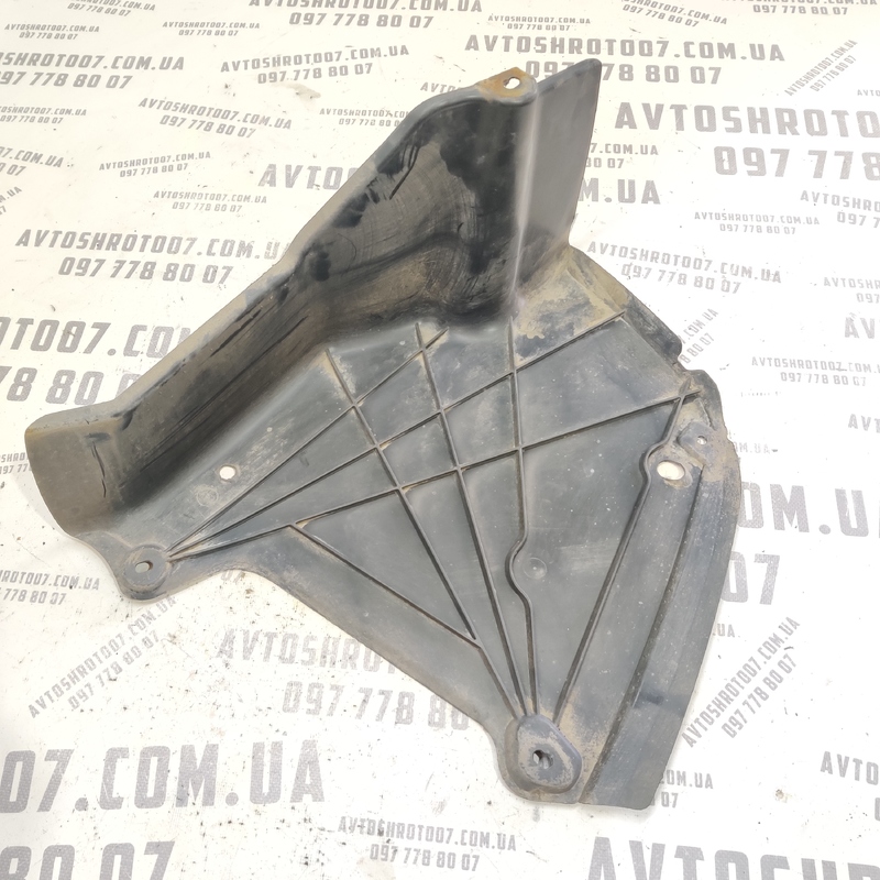 Захист днища правий Audi A4 B8 (07-15) 2.0D 8K0825219A