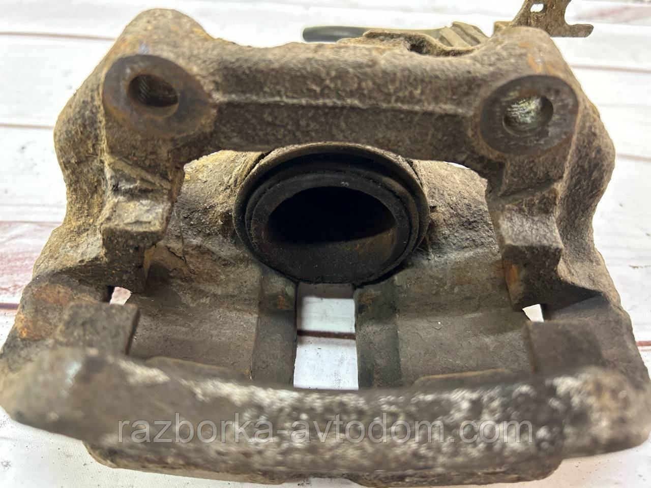 Суппорт передній лівий LUCAS VW Passat (97-00) OE:8E0615123X