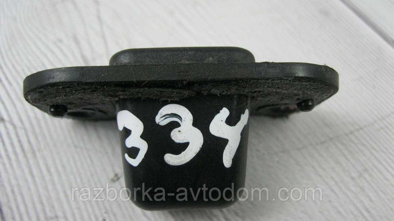 Напрямна втулка бічних розсувних дверей Opel Combo (2001-2012) OE:13157321
