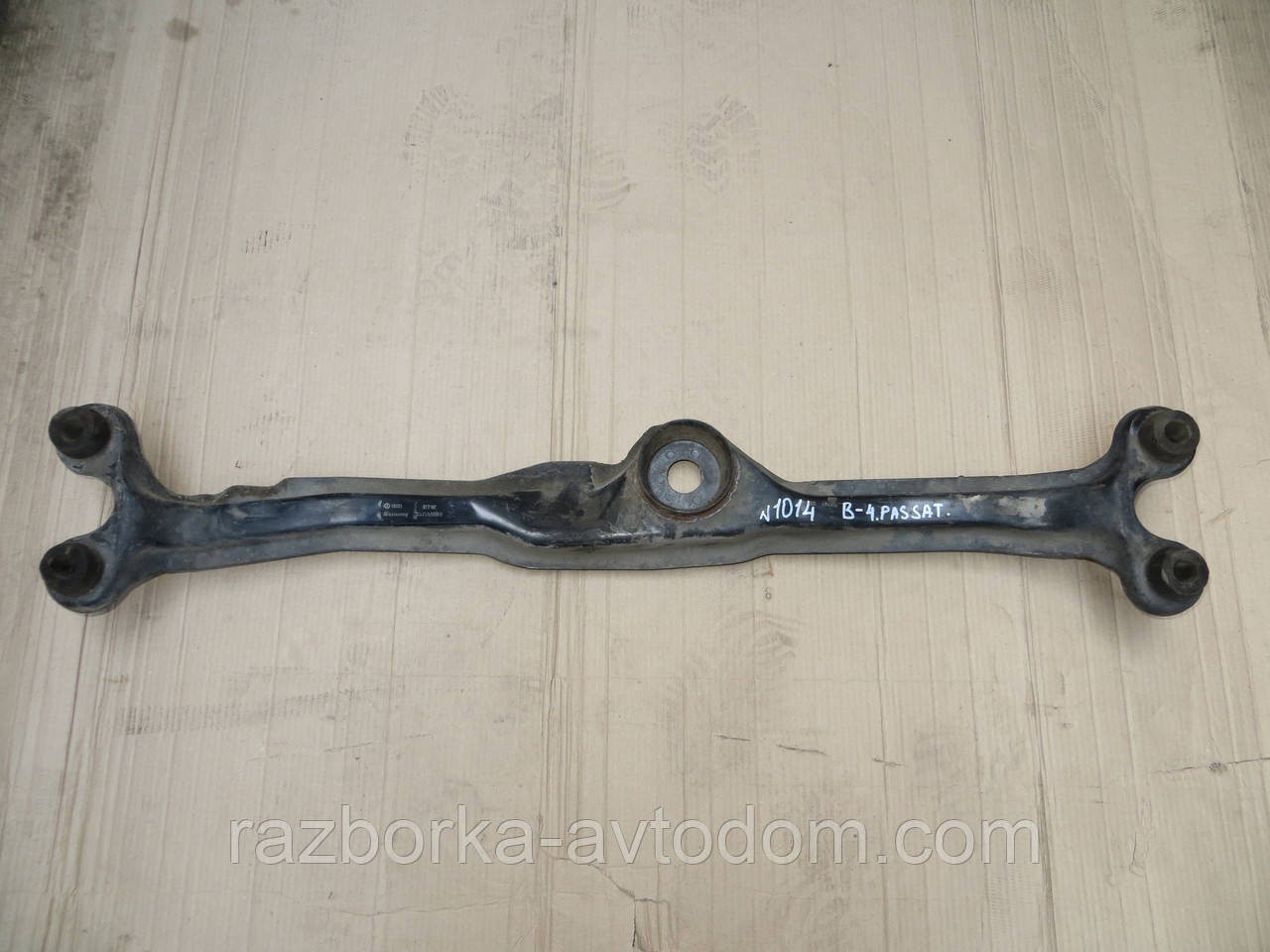 Балка передня поперечна VW Passat B4 (93-97) OE:357199199