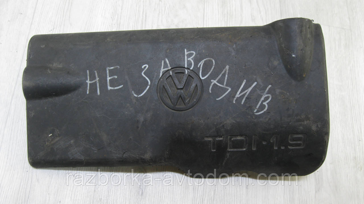 Декоративна накладка двигуна VW Golf 3 (1991-1998), T4 (1990-2003) OE: 028103935A