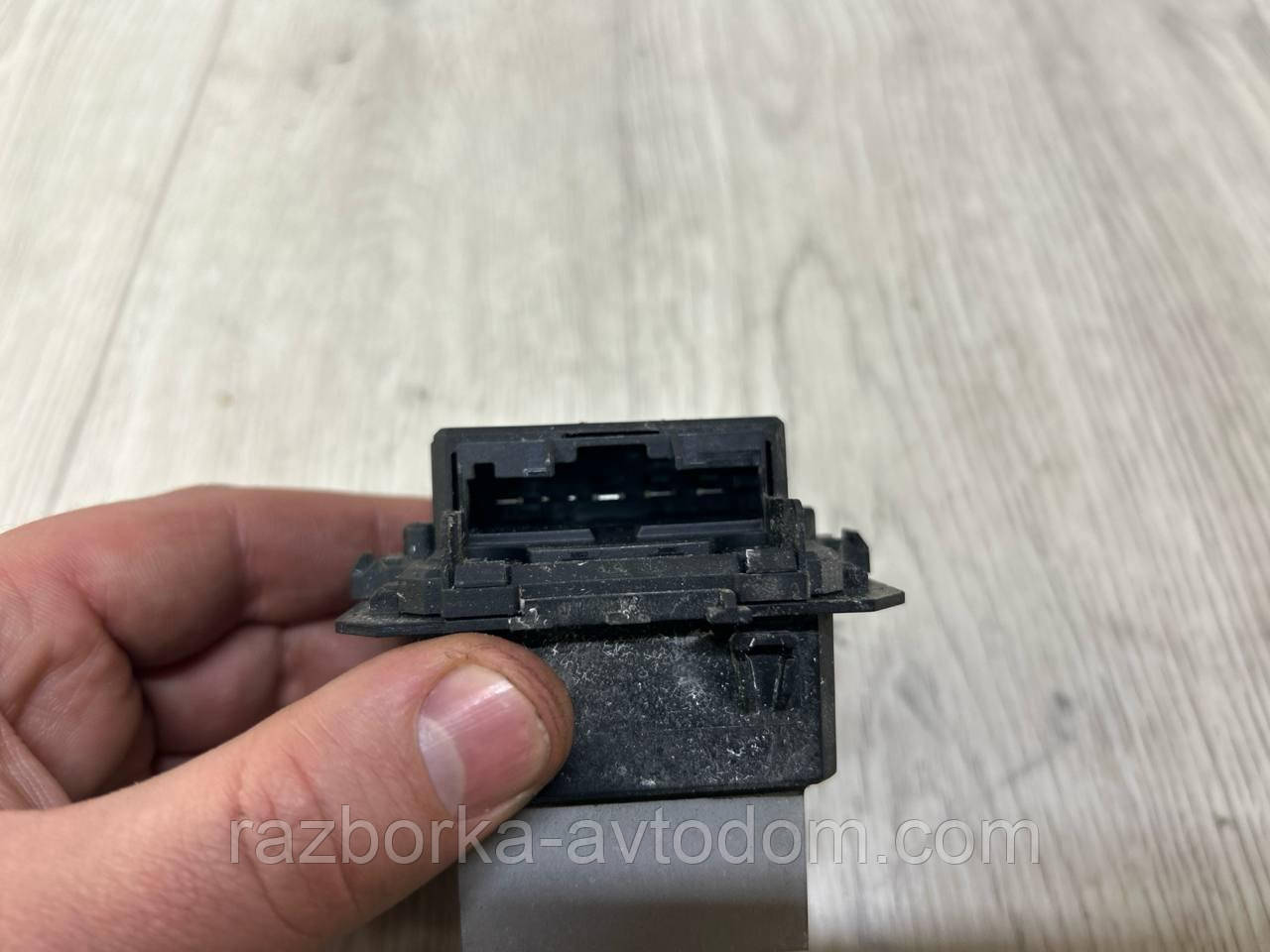 Резистор печки Renault Scenic 3 (09-), Megane 3, Grand Scenic 3, Clio 4 OE:t1017845r