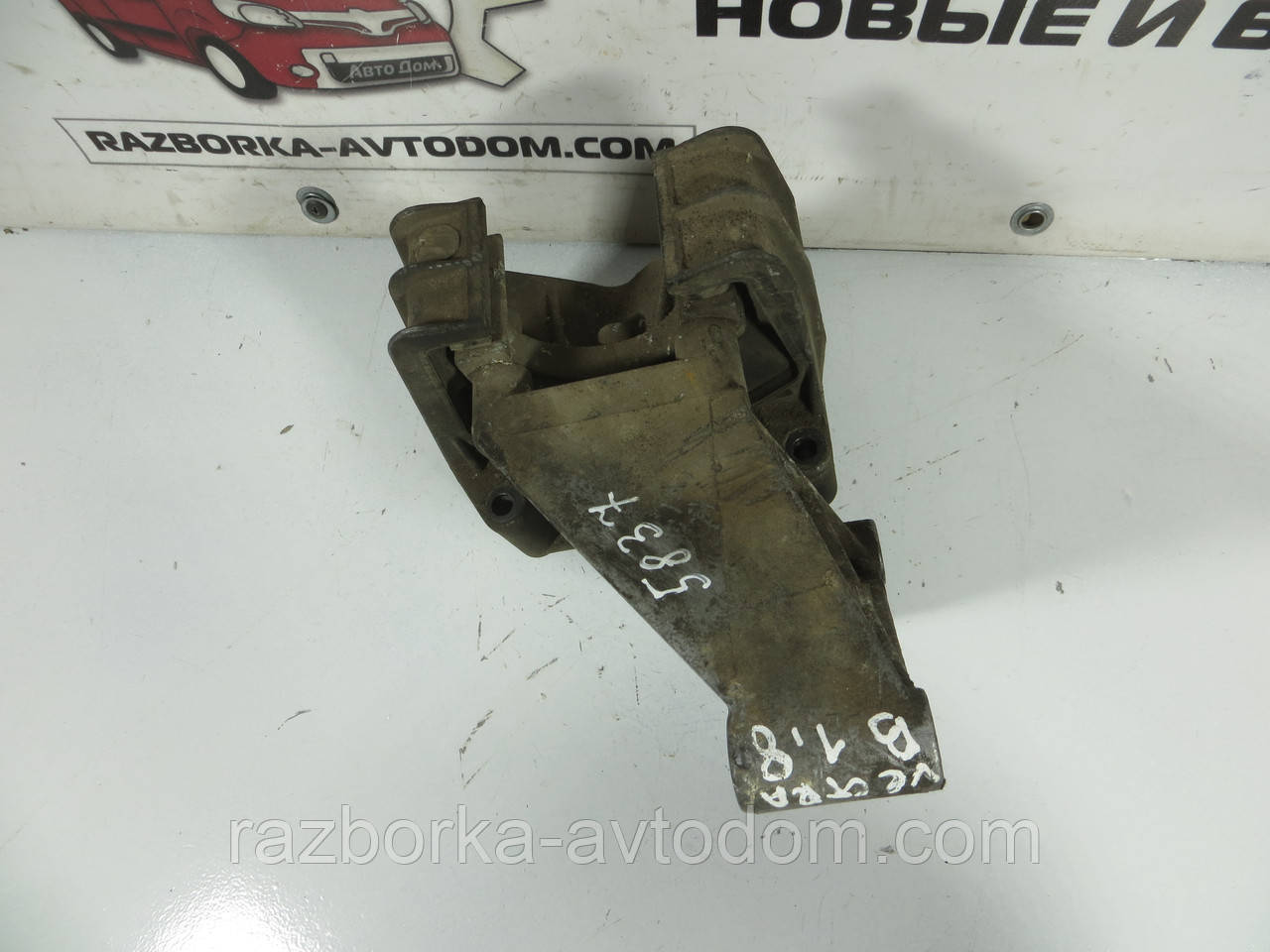 Кронштейн + подушка двигуна OPEL VECTRA B (1995-2003) ОЕ: 90496531