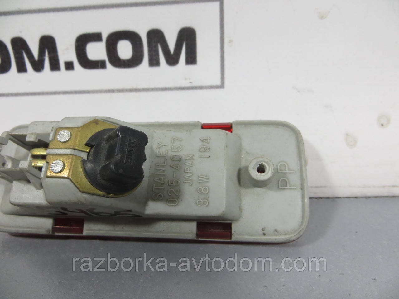 Плафон/ліхтар підсвітки дверцят правої Mazda 626 GD / GV (1987-1997) ОЕ: stanley 025-4057