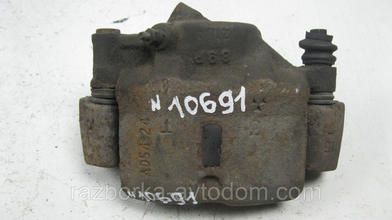 Суппорт передній правий Mitsubishi Colt 3 (1988-1992), Galant 5 (1983-1989), Galant 6 (1989-1993) OE:MB587026