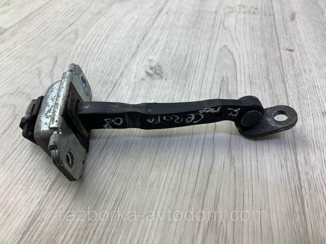 Обмежувач дверей передньої правої Kia Cerato (2006-2009), OE:793902F000