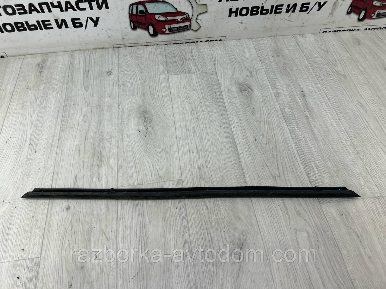 Ущільнювальна гумка дверей задньої правої (нижня) порогу Peugeot 407 (04-11) OE:9023RP фото 2