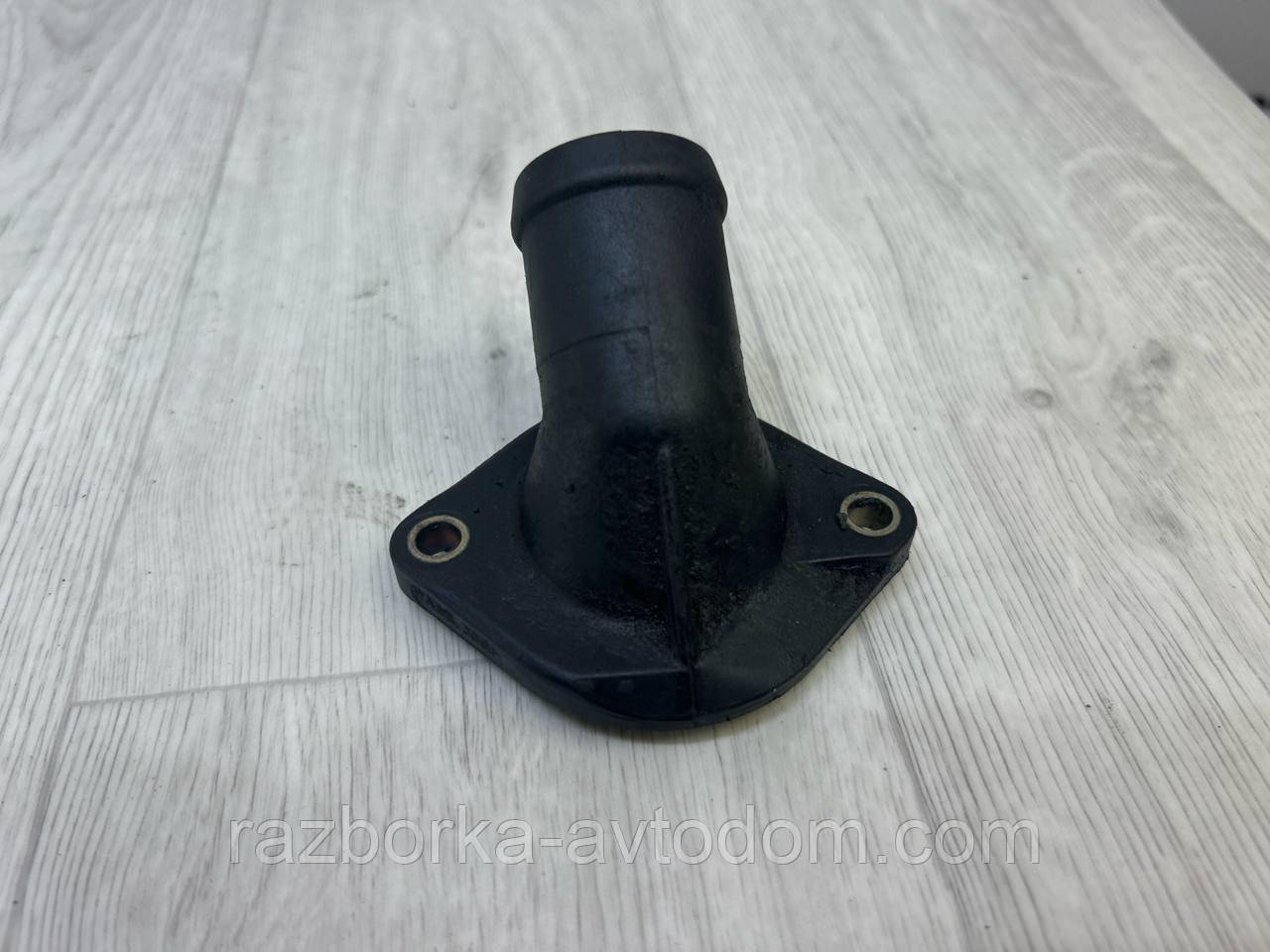 Флянець системи охолодження 1,9TDI VW Passat B5 OE:048121121b