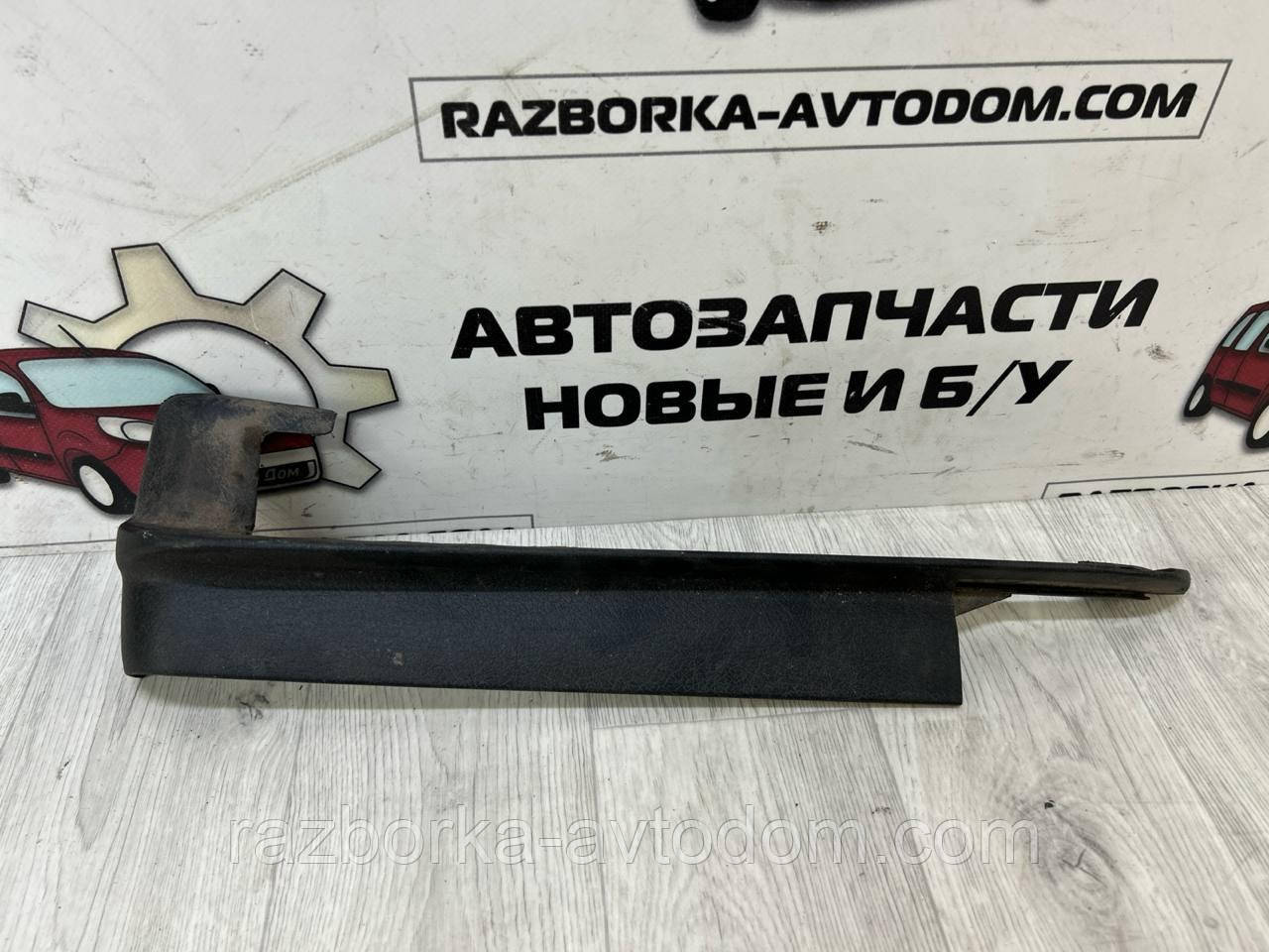 Накладка салазки сидіння лівого переднього Opel Omega B (93-99) OE:90459329