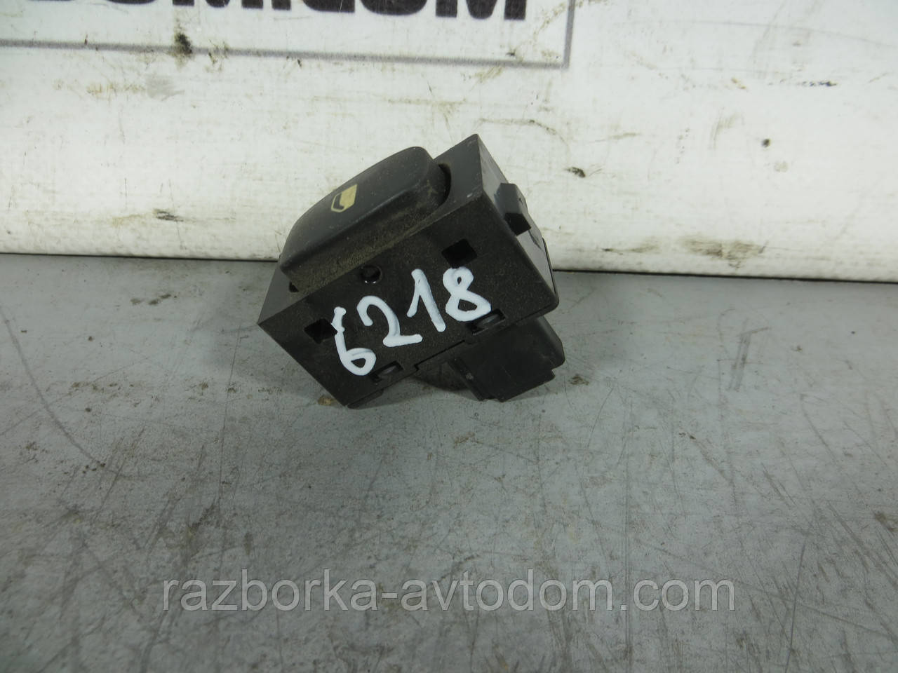 Кнопка склопідіймач задня Peugeot 307 (2001-2008) ОЕ: 6554E8