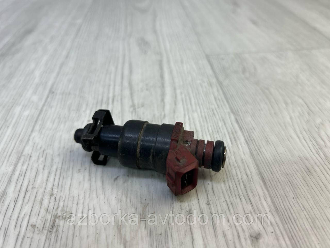 Форсунка бензинова 1.8i, 2.0i Opel Astra G, Omega B, Vectra B OE:5wk90761, 90501588