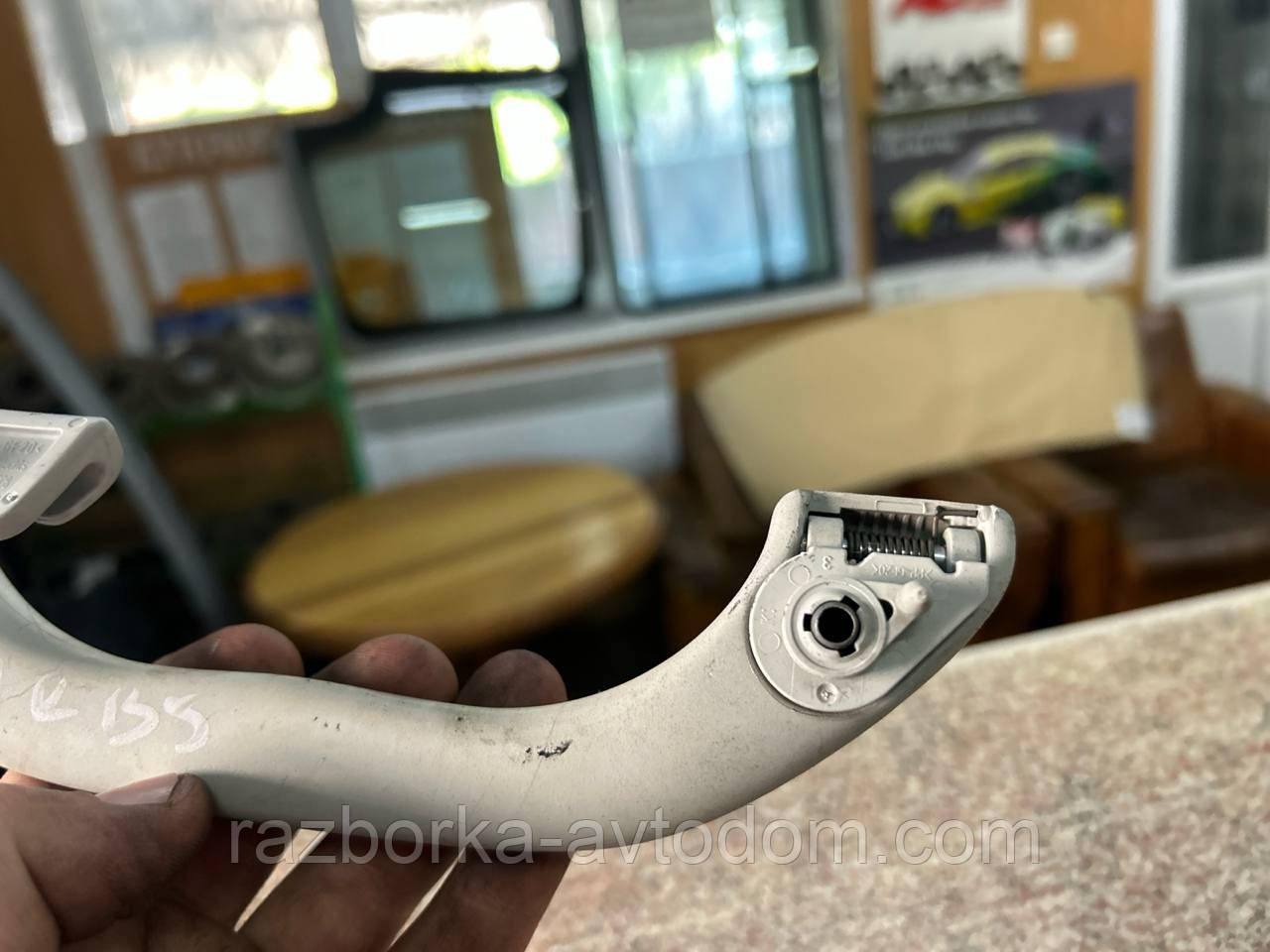 Ручка стелі задня права універсал VW Passat B5 (96-05) OE:3b0857608