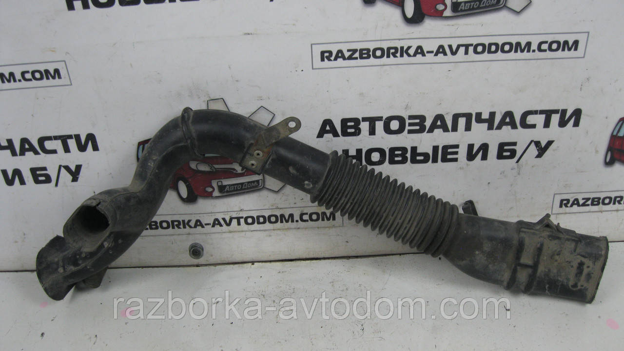Патрубок повітряного фільтра Nissan Primera P10 (1990-1996) OE:1655490J01