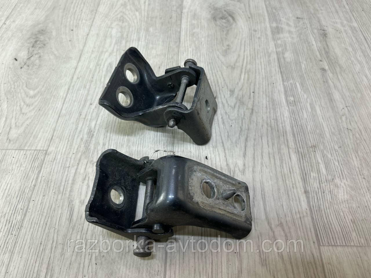 Петлі дверей задньої правої (комплект верх + низ) седан Peugeot 407 (04-11) OE:9035Q1, 9035Q3