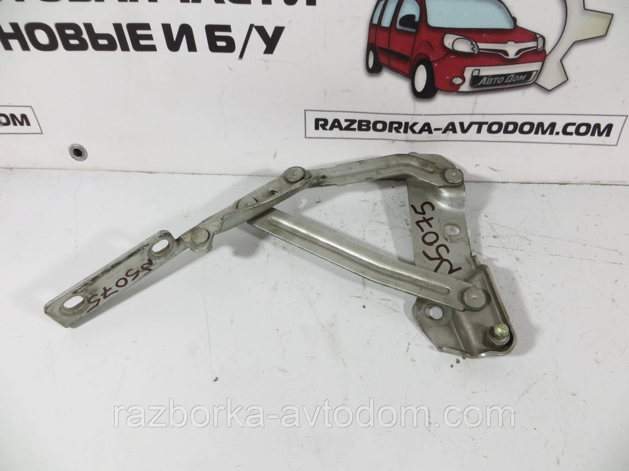 Петля капота права Opel Vectra B (95-02) 90508956