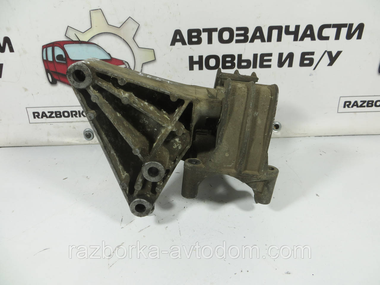 Кронштейн + подушка двигуна OPEL VECTRA B (1995-2003) ОЕ: 90496531