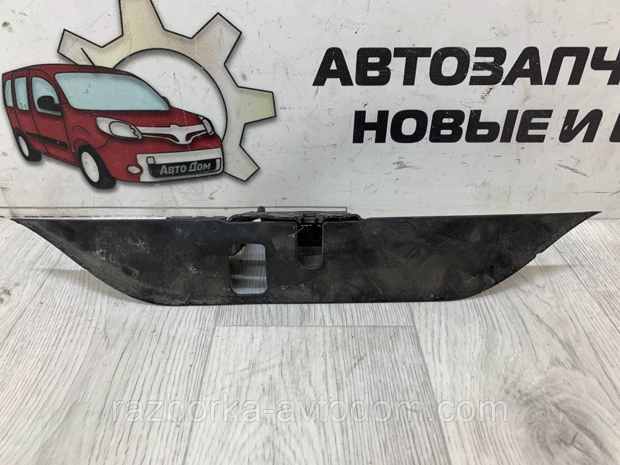 Замок капота (молдінг) Skoda Superb (02-08) OE: 3B0823603