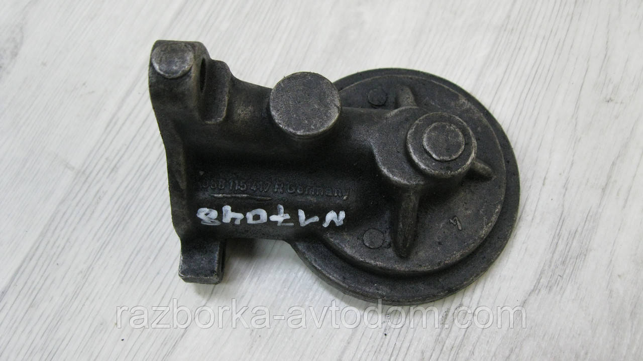 Корпус оливного фільтра VW Passat B3 (1988-1993), Golf 2 (1983-1992) 1.6D OE: 068115417R
