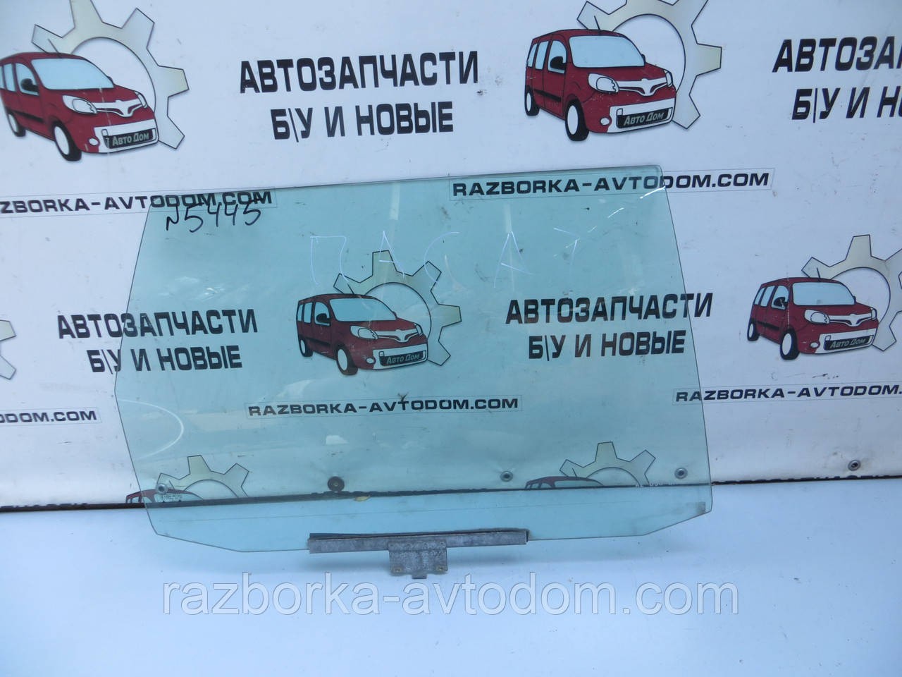 Скло заднього правого дверей (універсал) VW Passat B3, B4 (1988-1997) ОЕ: 333845206