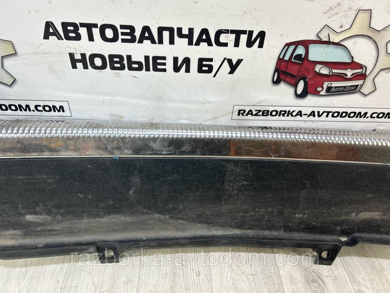 Накладка/обшивка кришки багажника (сідан) Skoda SuperB (02-08) OE:3b5863459h
