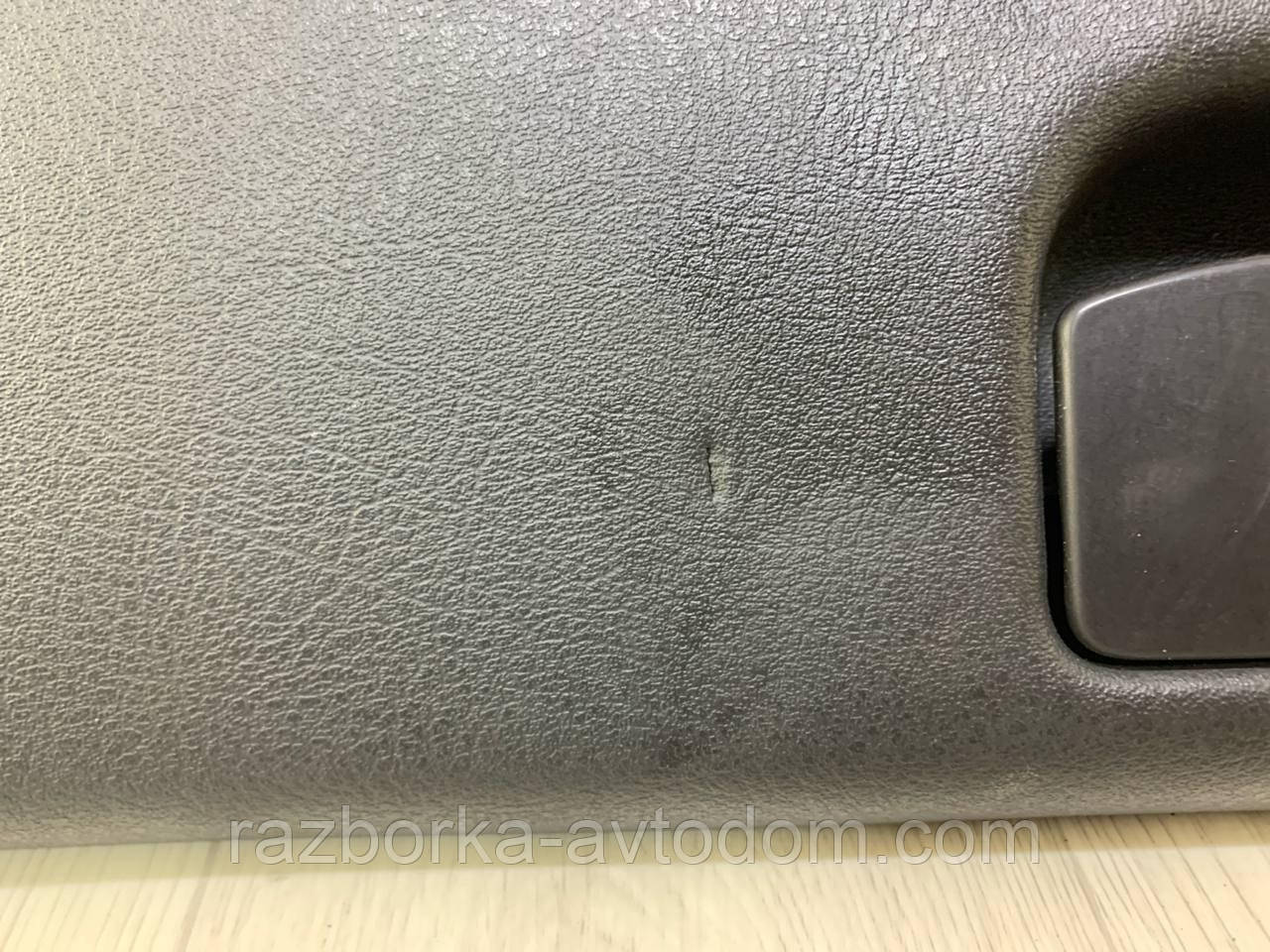 Кришка бардачка PEUGEOT 407 (04-10) OE:8226J0 ДЕФЕКТ!!!