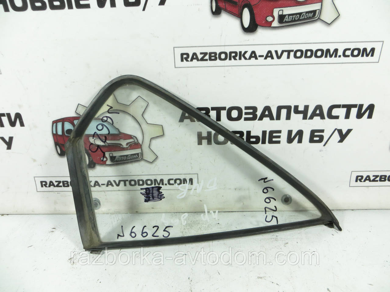 Скло заднього правого дверцята (форточка) BMW 5 E28 (1981-1987) ОЕ: 1879608 bmw