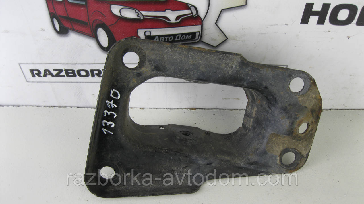 Кронштейн кріплення заднього правого важеля VW Touran (03-10) OE:1K0505130J