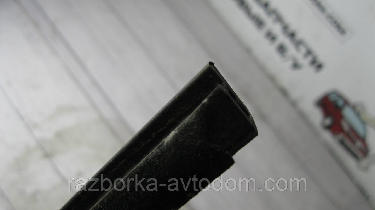 Молдинг ущільнювач скла дверей передньої правої Renault Megane 2 (03-09) OE:7701474538 фото 2