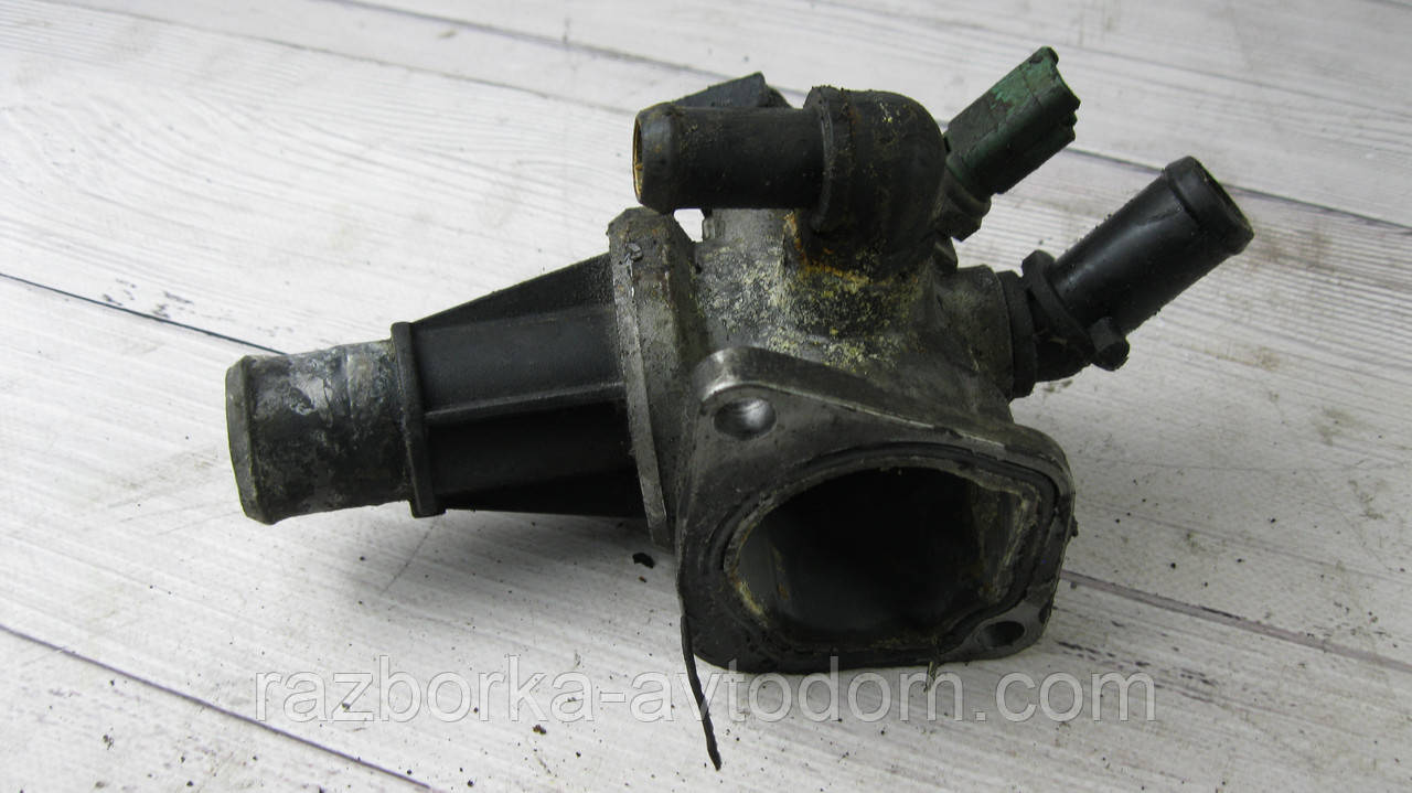 Корпус термостата Opel Combo C (2001-2011), Fiat Doblo, Panda 1,3CDTI OE:93177343, 55224023, 1338841