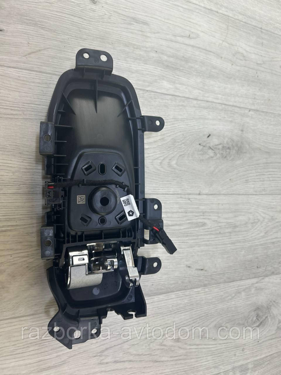 Ручка внутрішня передньої правої двері Jeep Frangler jl (18-24) OE:68282334ad Дефект: нікльованої частини
