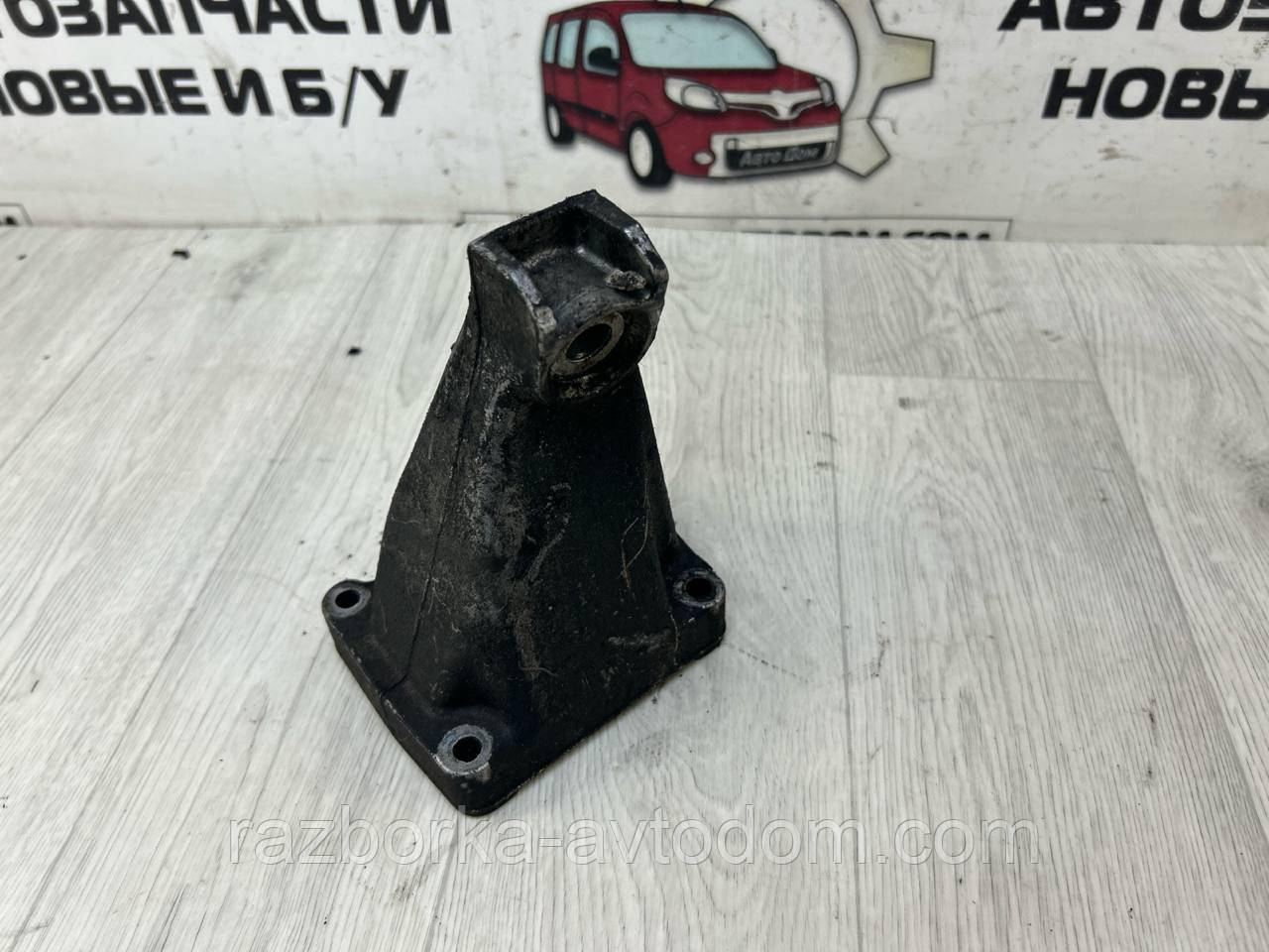 Кронштейн опори двигуна правий MERCEDES Vito 638 (96-03), Sprinter (96-06) 2.2CDI OE:A6112230304