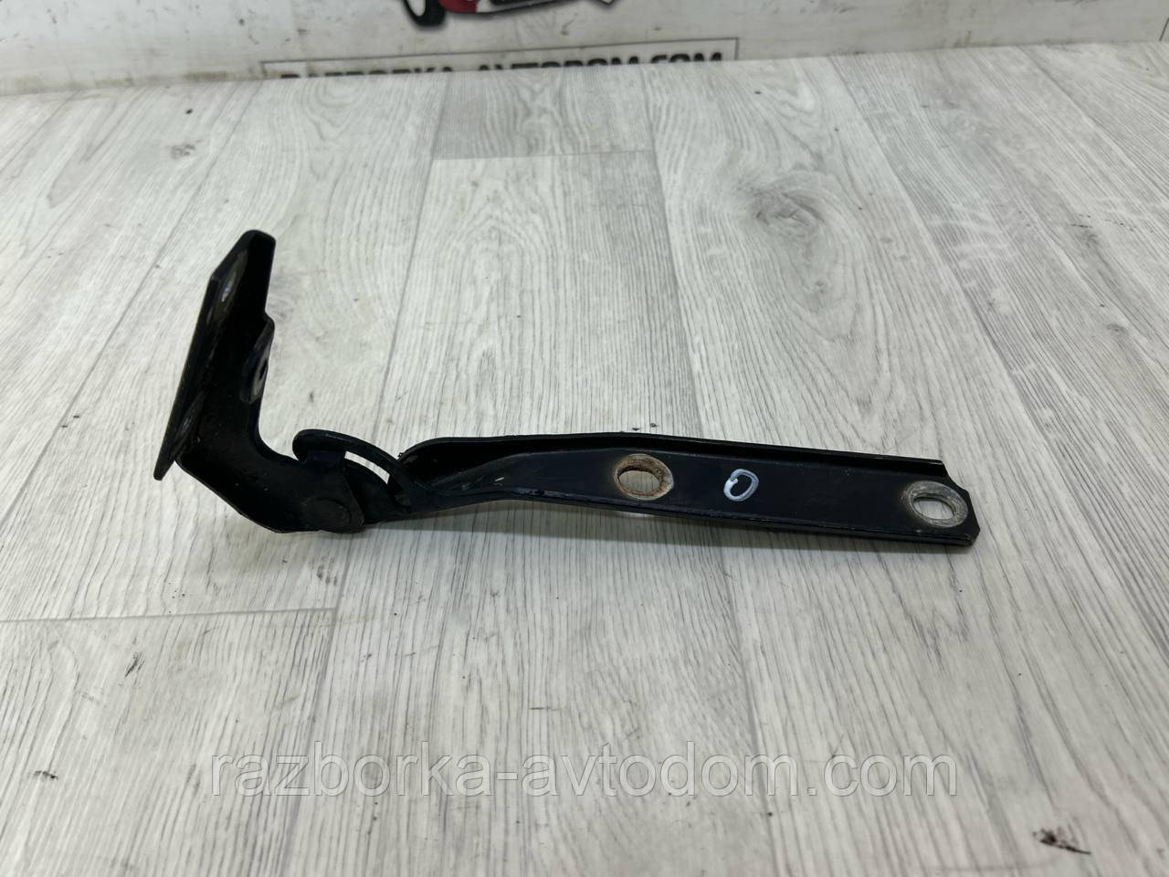 Петля капота ліва SKODA Superb 1 (02-08), VW Passat B5 OE:3b0823301a