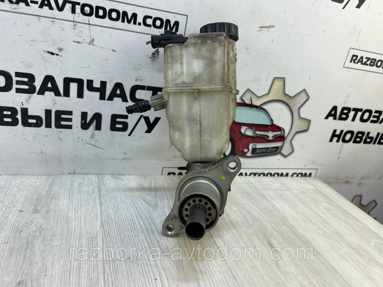 Головний гальмівний циліндр з бачком Peugeot 407 (04-11) OE:4601P6, 9646980980 фото 2
