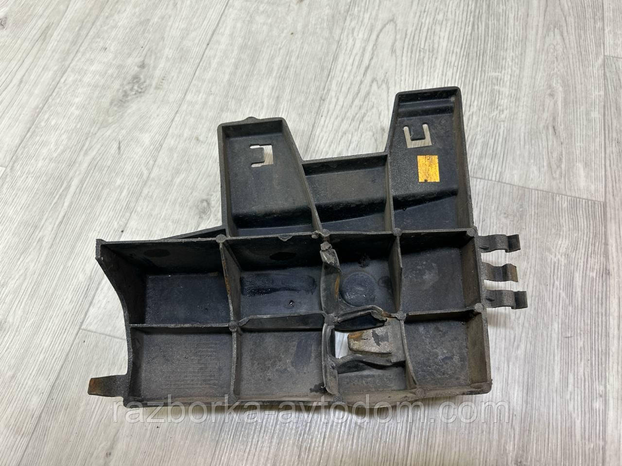 Кронштейн/кріплення бампера заднього лівого CITROEN C4 (04-08) OE:9652703380
