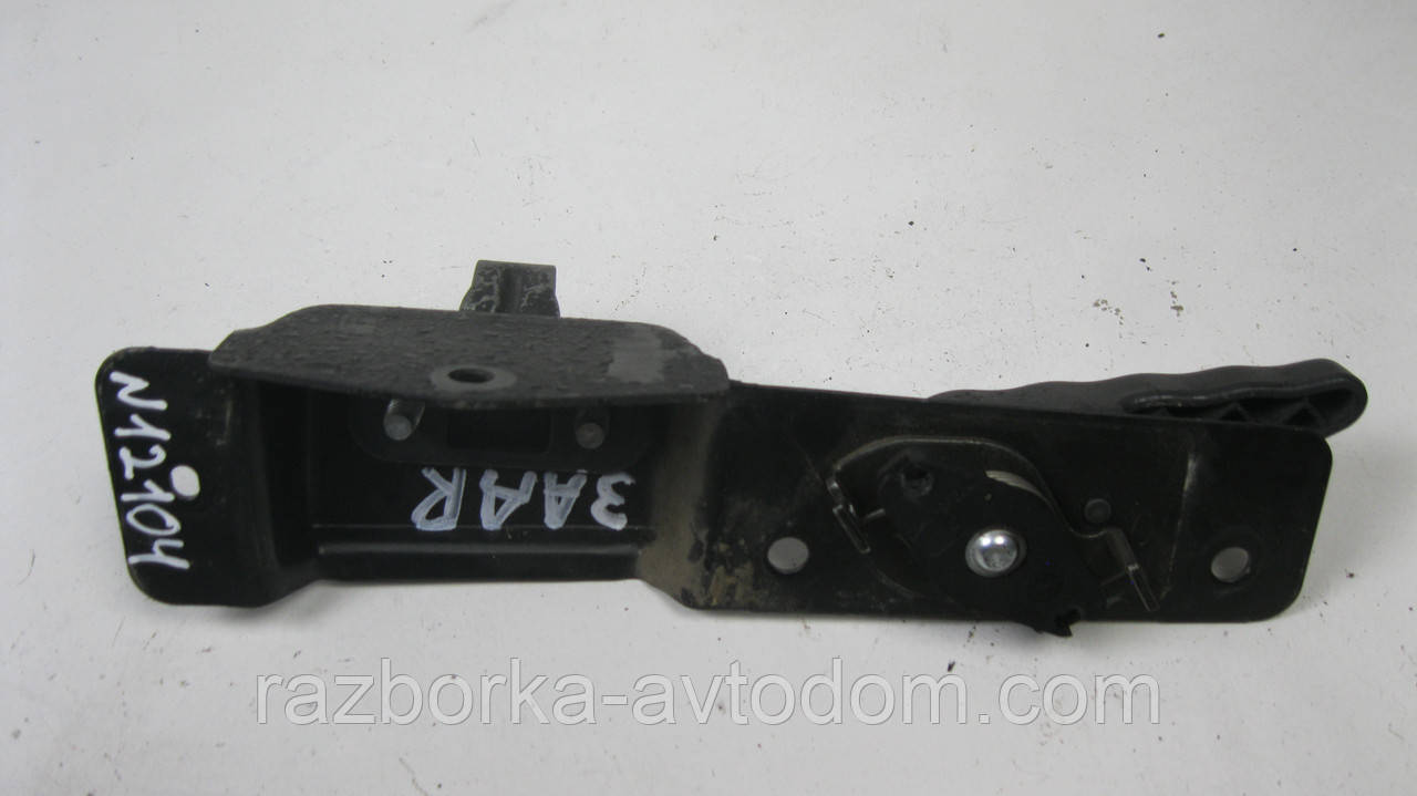 Ручка дверей задньої двостулкової правої Renault Trafic, Opel Vivaro (2000-2014) OE:8200006260