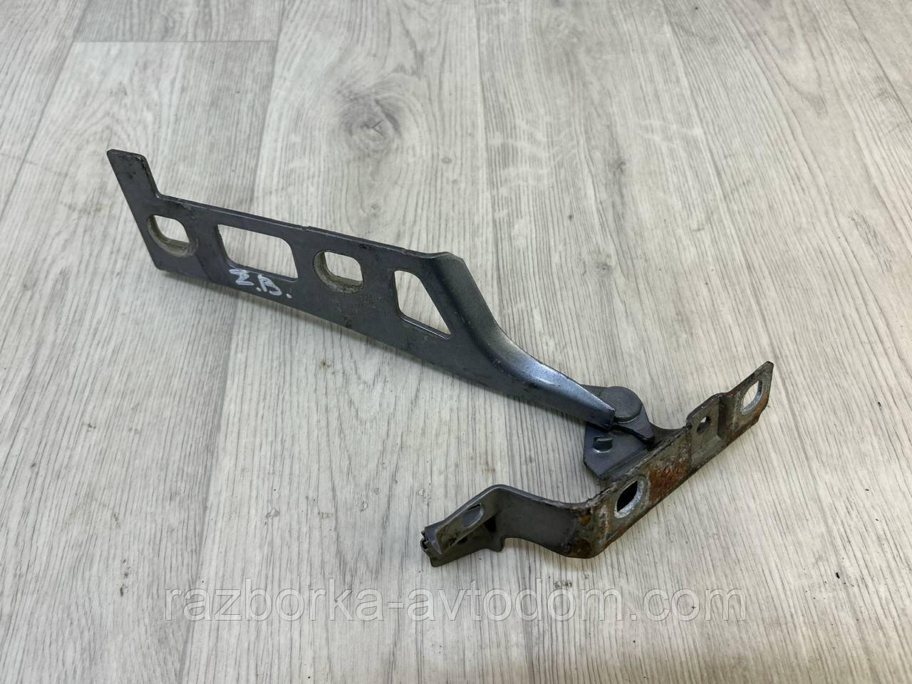Петля капота права Opel Zafira B (05-10) OE:13224577