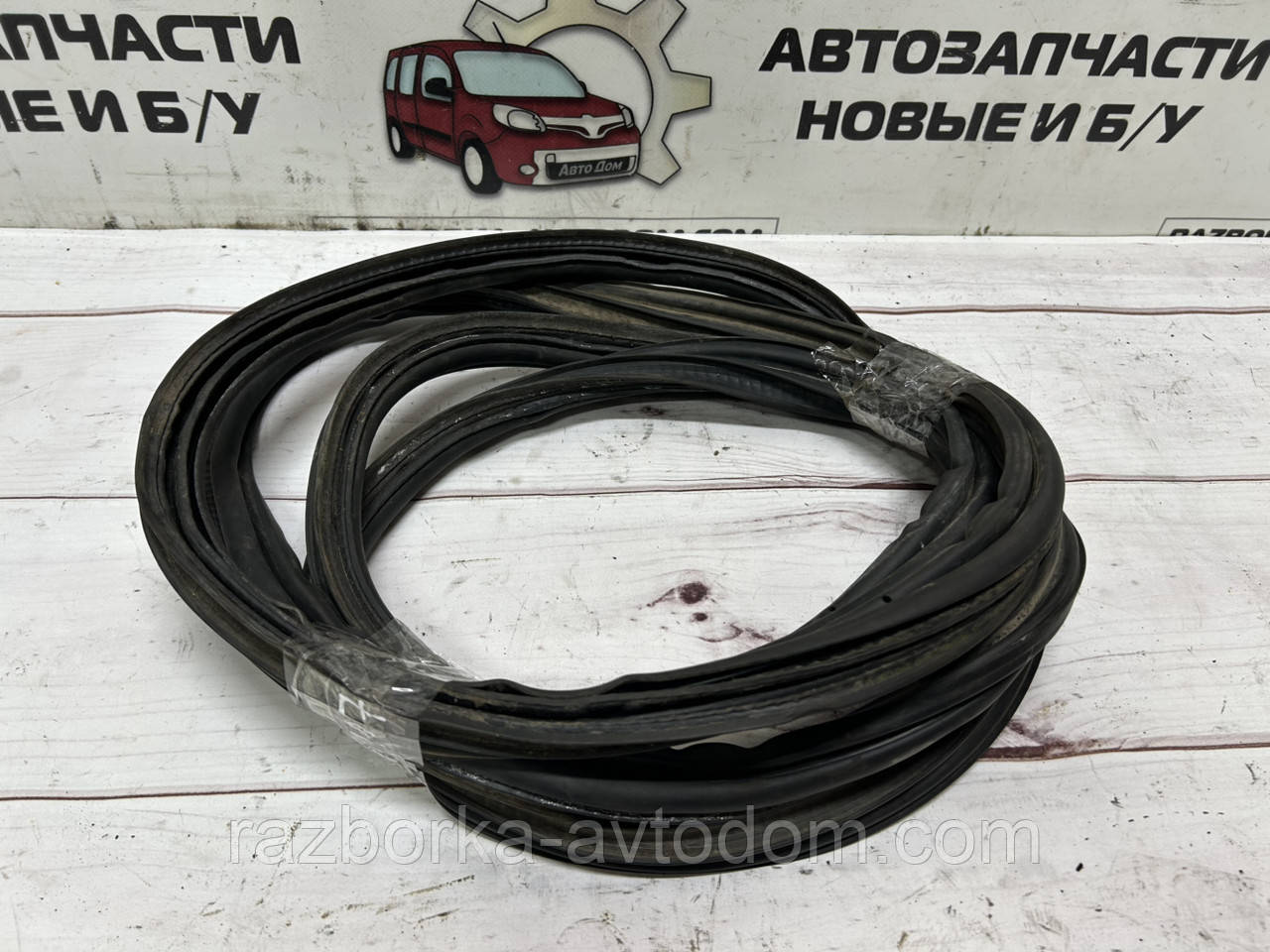 Щільна гумка кришки багажника Opel Zafira B (05-13) OE:13241419