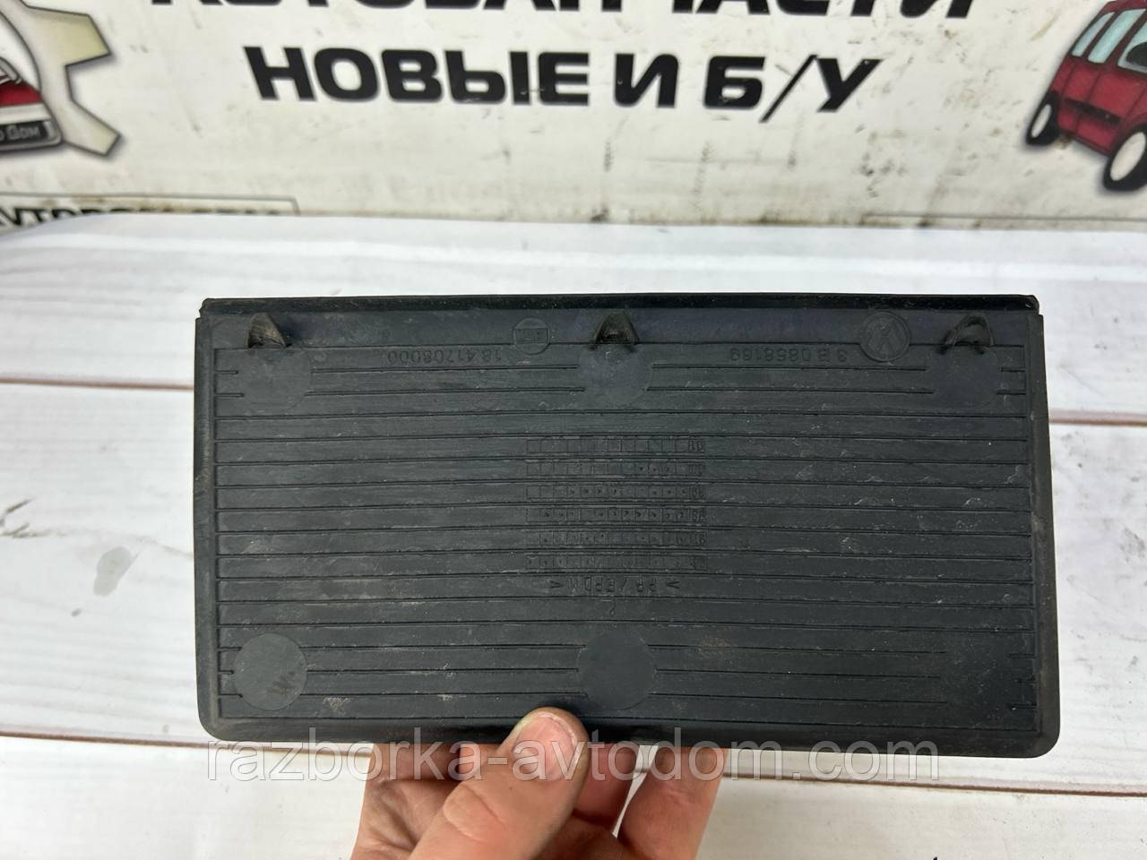 Гумка, килимок бардачка VW Passat B5 (96-00) OE:3b0858169 фото 2