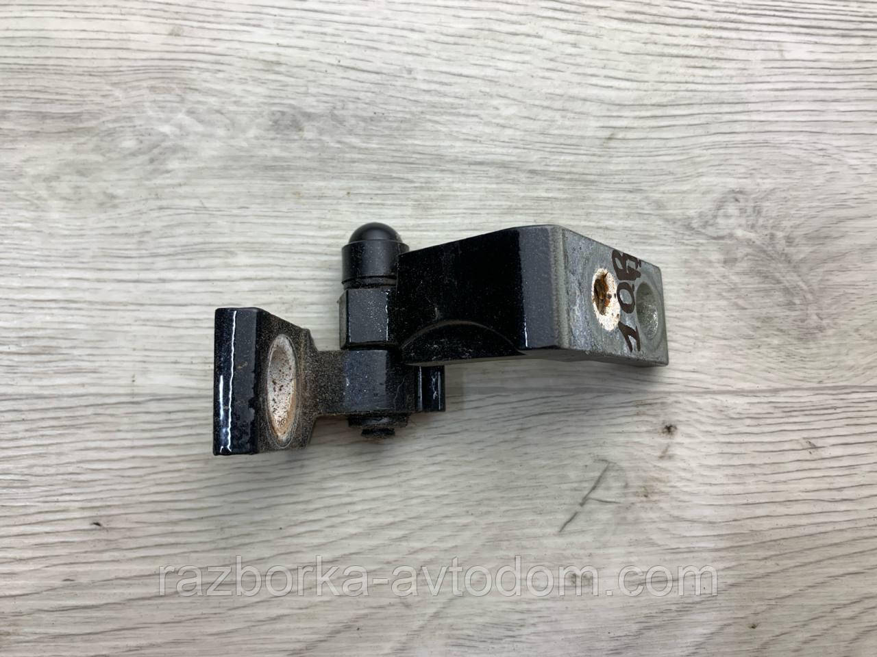 Петля дверей задньої правої верхня Skoda Superb (02-08) OE:3U0833402