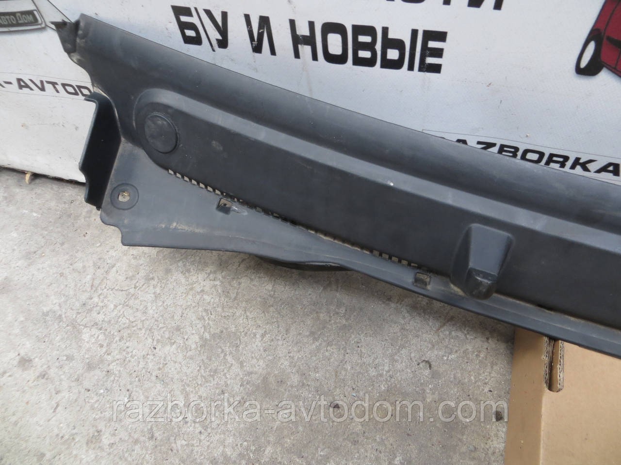 Накладка пластик під лобове скло (верх) Renault Trafic, Vivaro, primastar (2000-2014) OE:8200020540