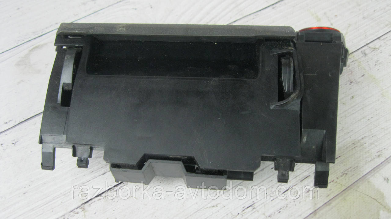 Пепельниця VW Touran (2003-2010) OE:1T1857961