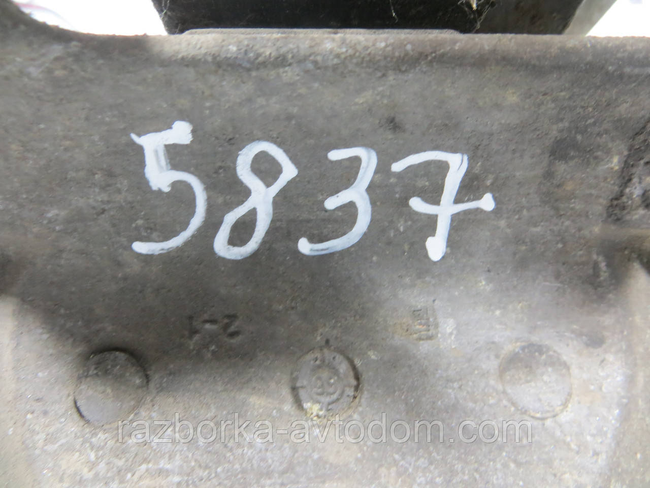 Кронштейн + подушка двигуна OPEL VECTRA B (1995-2003) ОЕ: 90496531